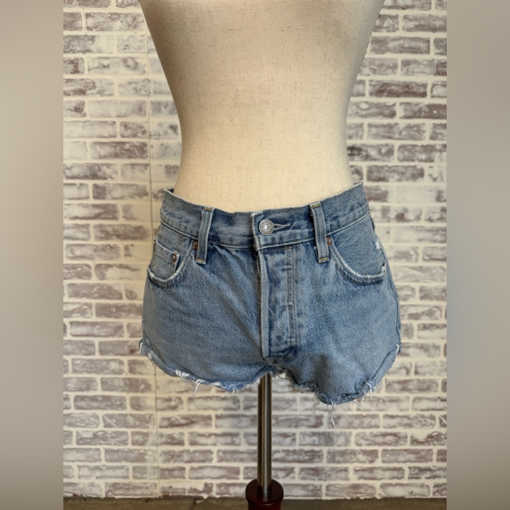Button fly Levi’s shorts